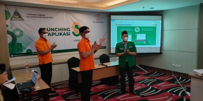 Ketua GP Ansor Pati bersama PT Pos Indonesia saat launching